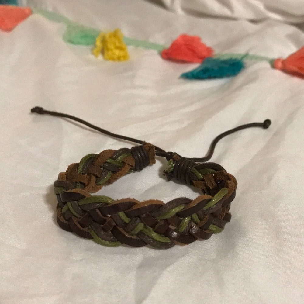 Handmade bracelet 💚 100% leather